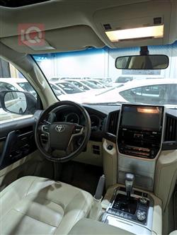 تۆیۆتا لاند کروزەر